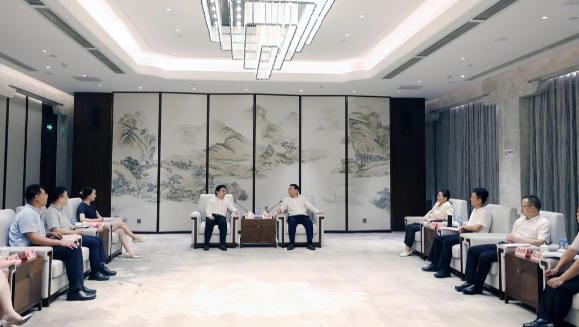 江西省萍乡市委副书记、市长熊运浪与林杨林一行举行工作会谈